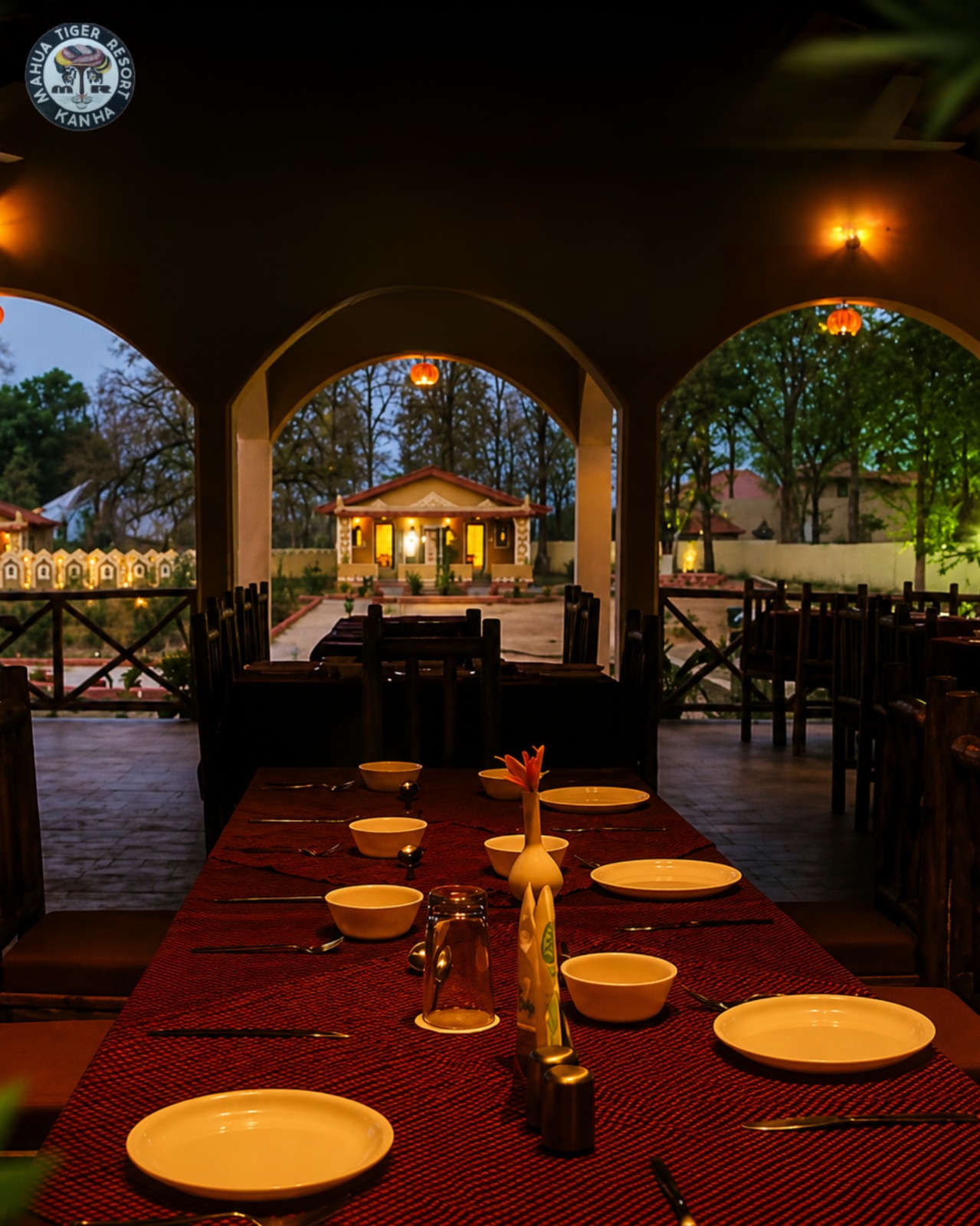 Mahua Tiger Resort Kanha restaurant set for dinner